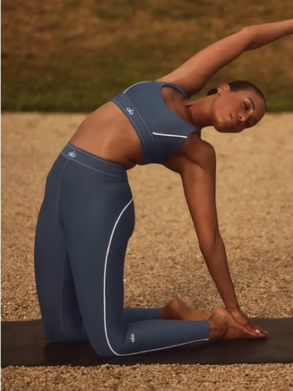 ALO Yoga Airlift High-Waist Suit Up Legging Bluestone White
